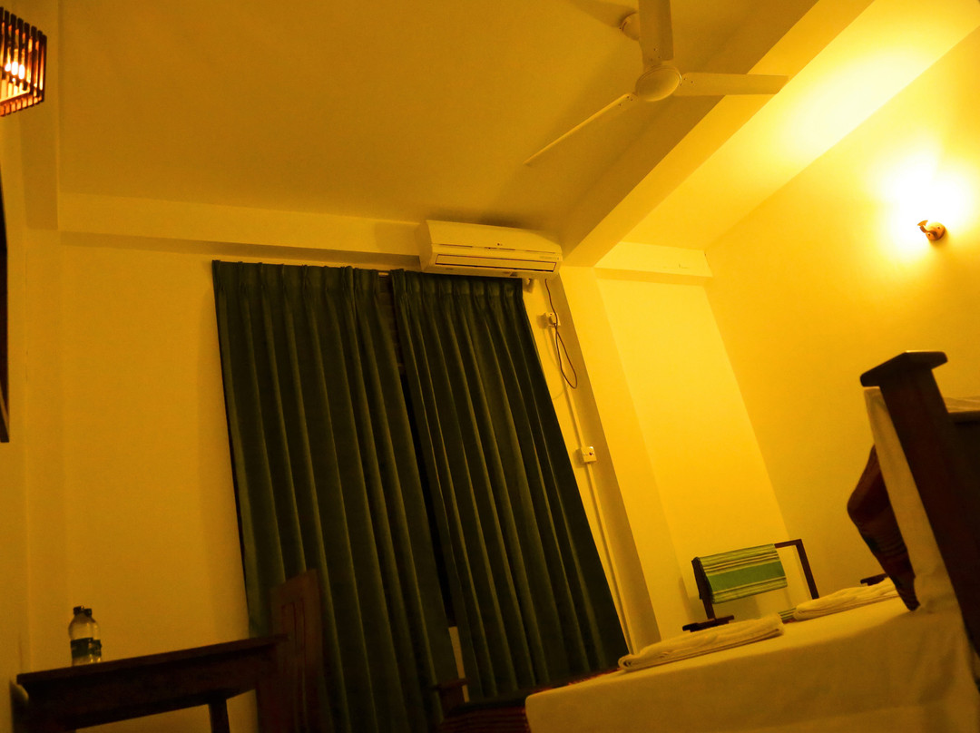 Vishmee Holiday Inn主图