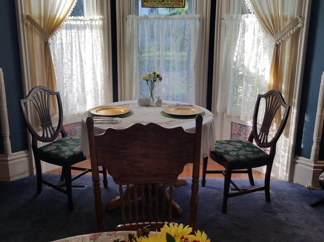 Carriage House Inn Bed & Breakfast主图