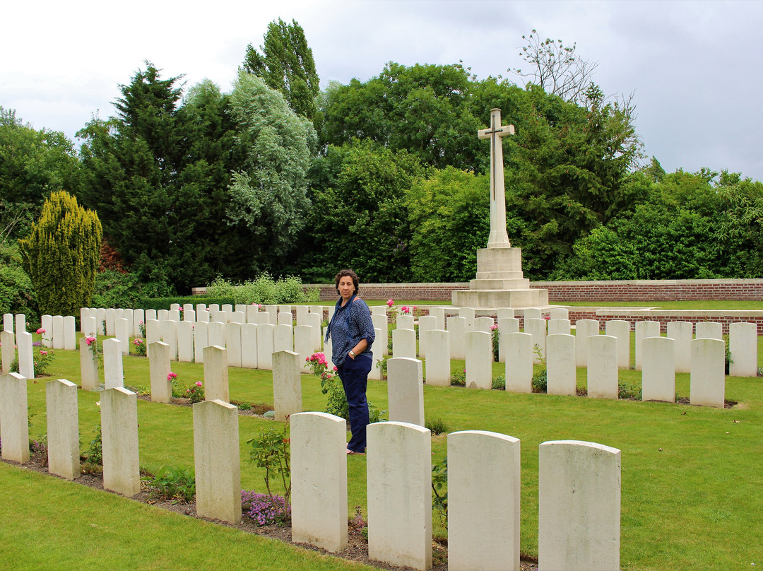 Pont-D'Achelles Military Cemetery景点图片