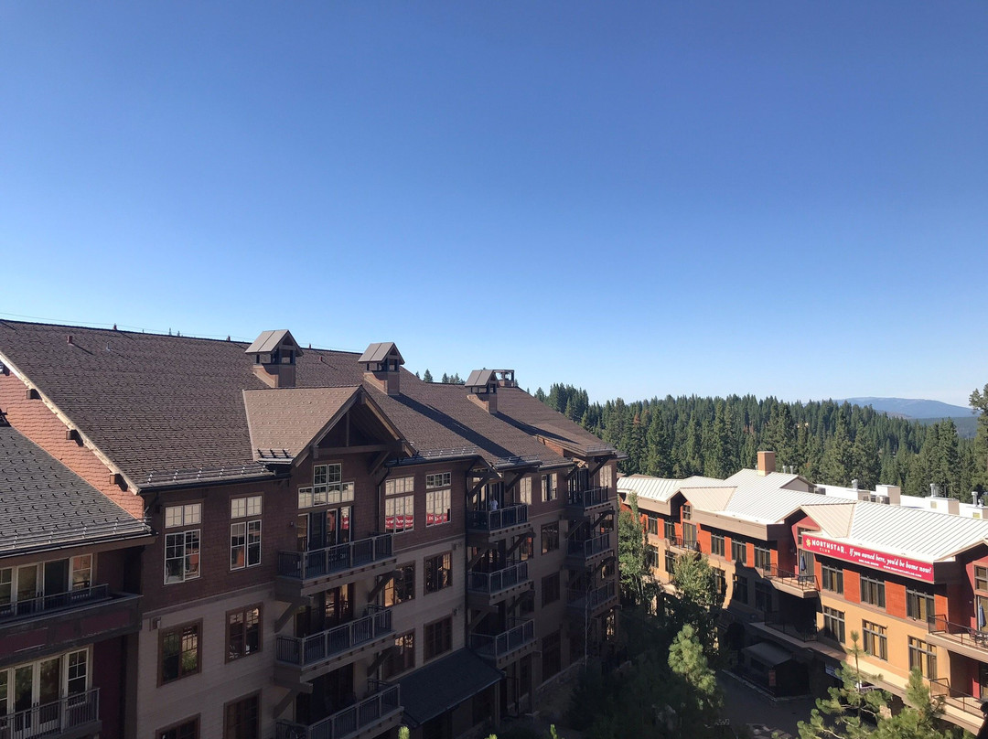 One Village Place Residences主图