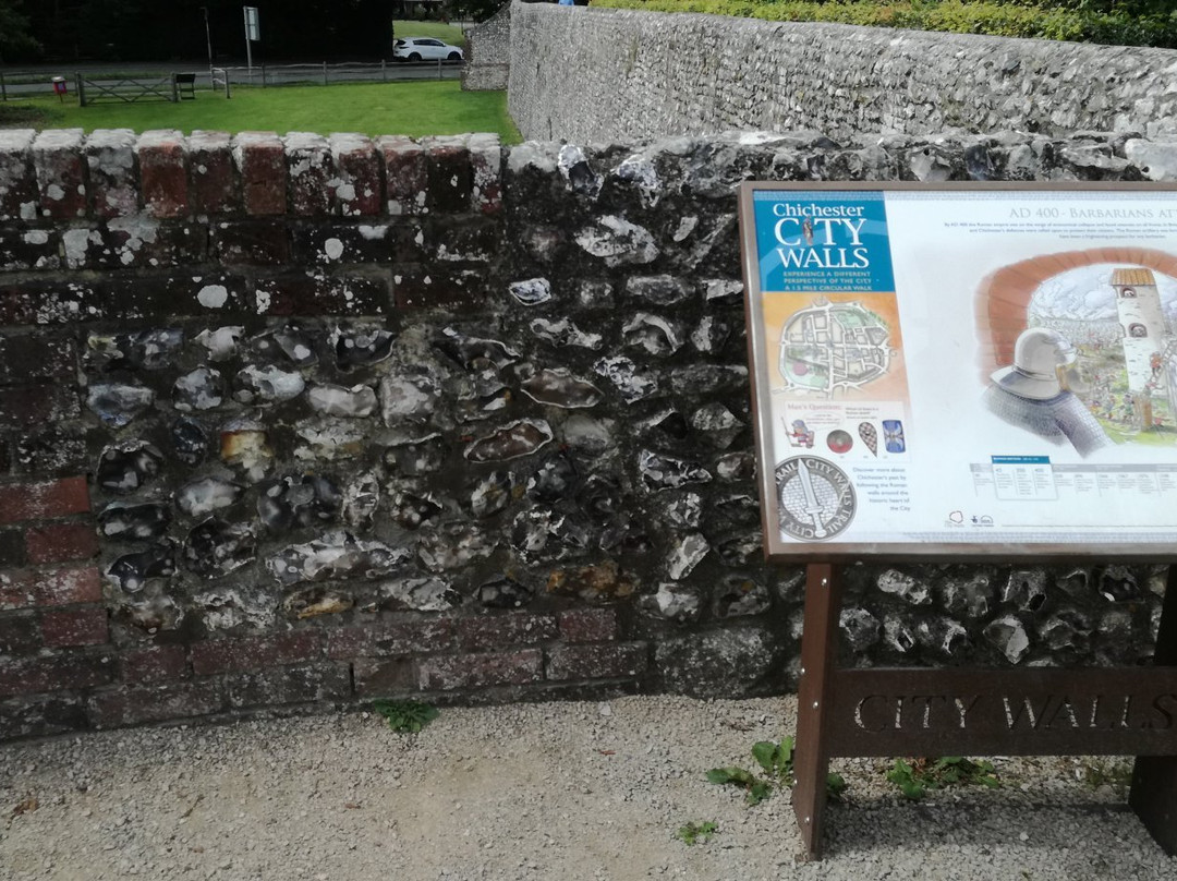 Chichester City Walls景点图片