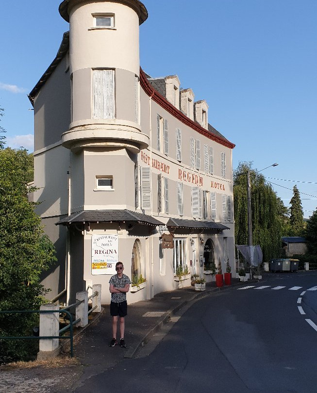 里贾纳酒店主图