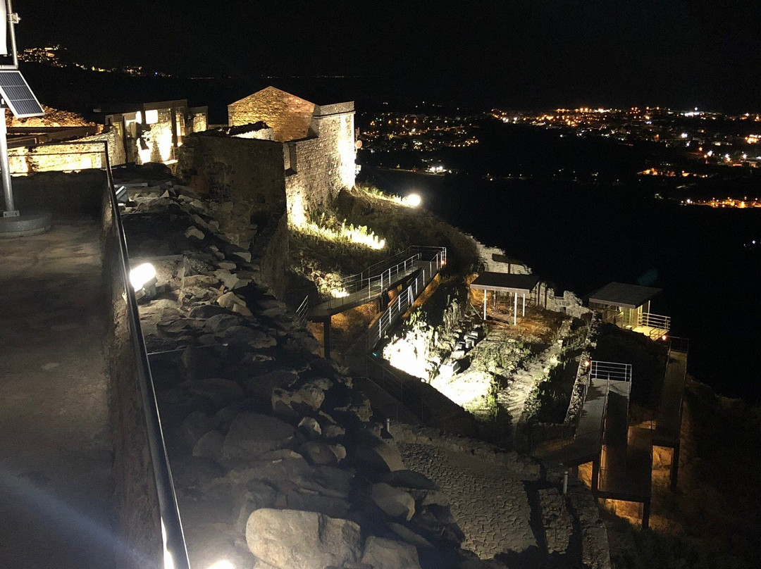 Castello Di Calatabiano景点图片