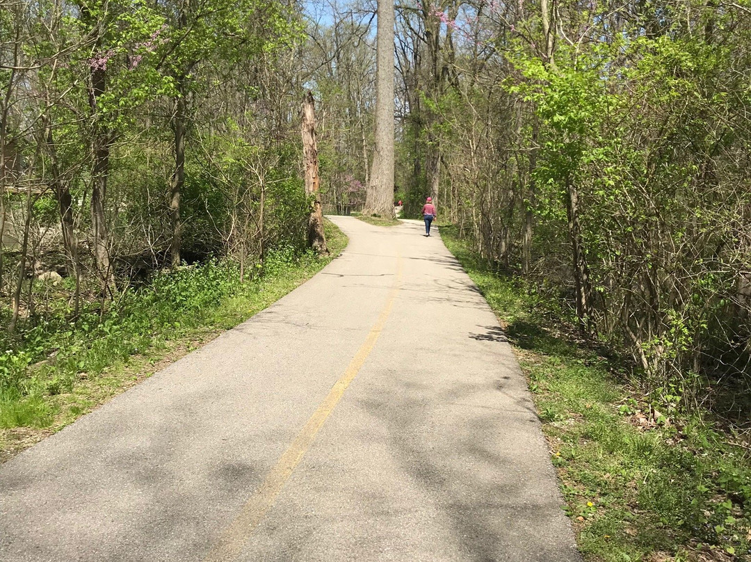 Winona Lake Trails景点图片