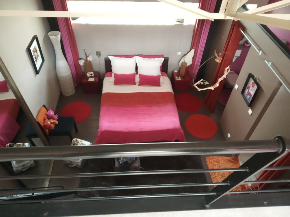 Le Poteau Rose主图