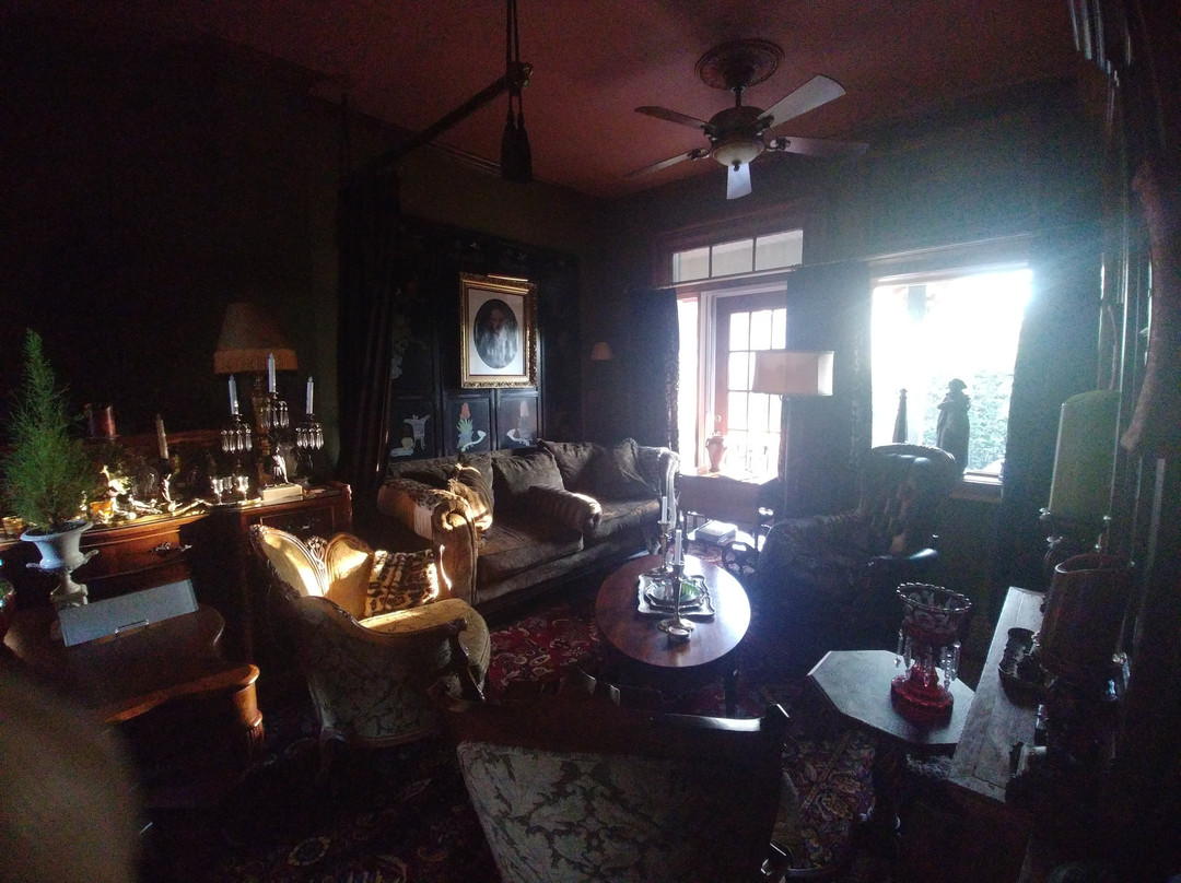 Russell Manor Bed and Breakfast主图