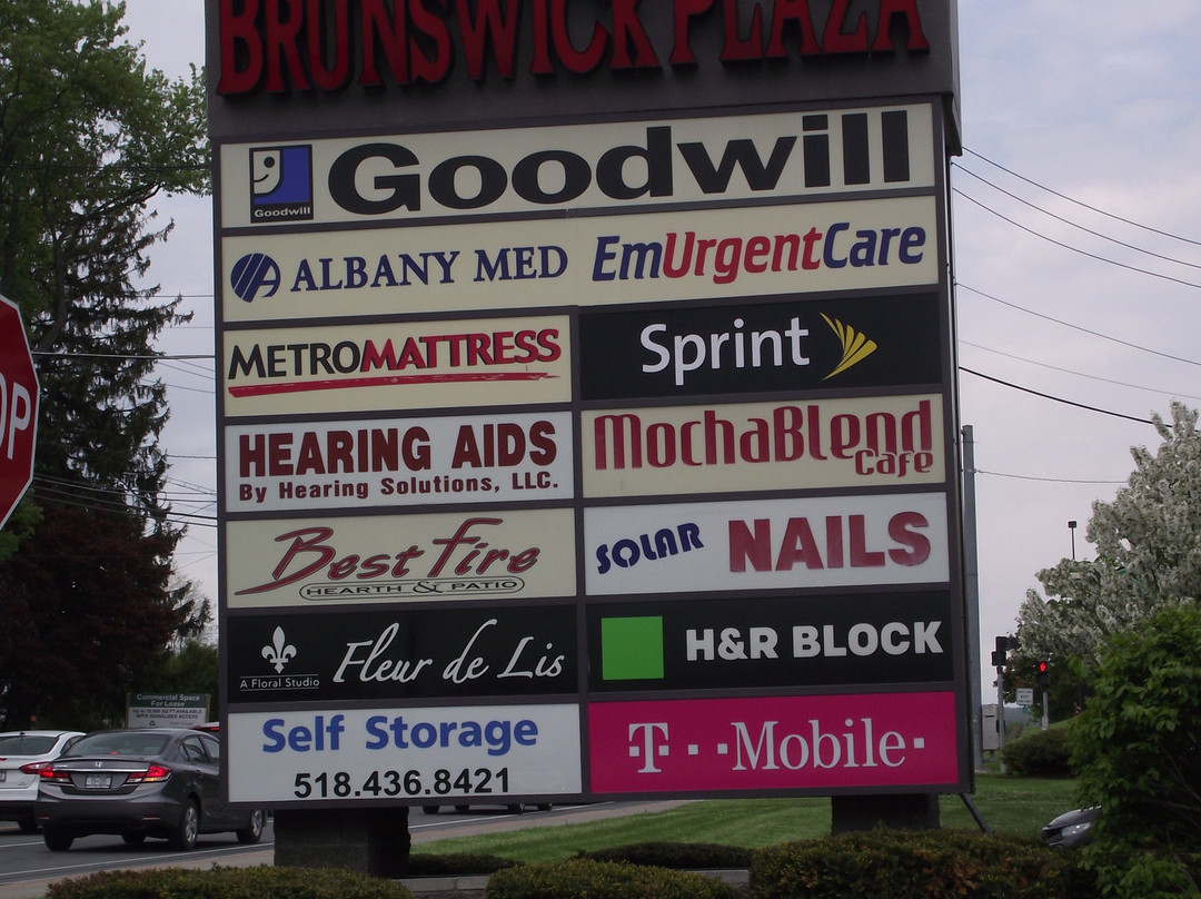 Brunswick Plaza Shopping Center景点图片