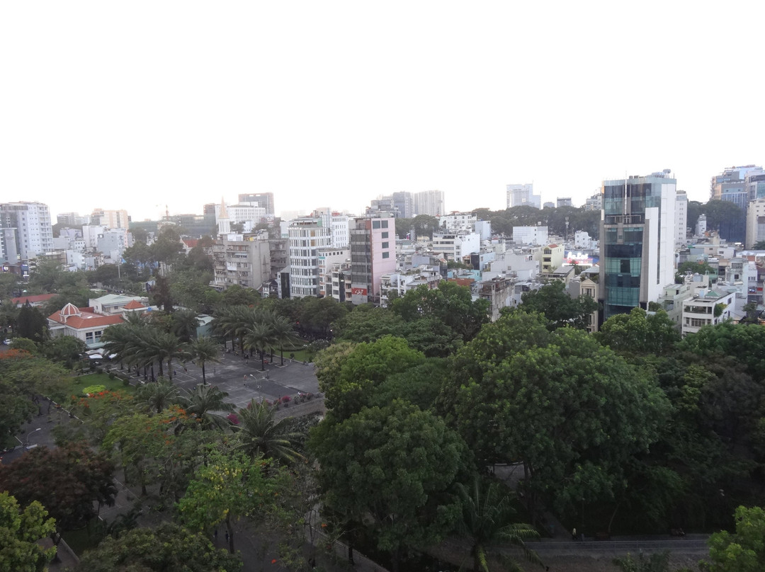 依丽罗斯饭店主图