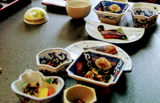 鱒屋日式酒店主图