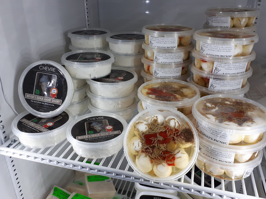 River's Edge Goat Dairy-Arthur必去景点