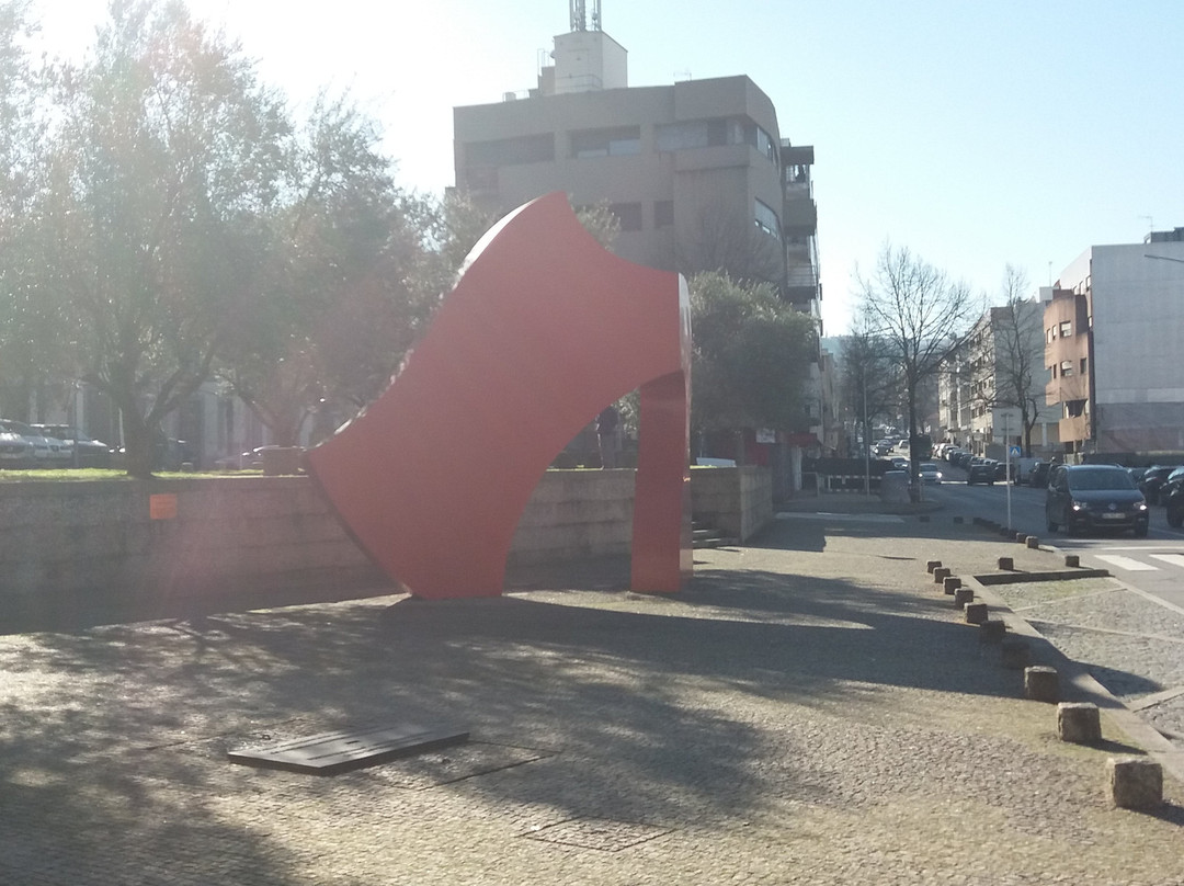 Monumento Nicolino-吉马良斯必去景点