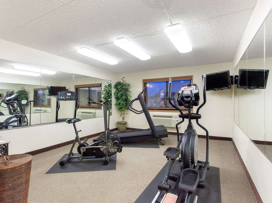 AmericInn by Wyndham West Bend主图