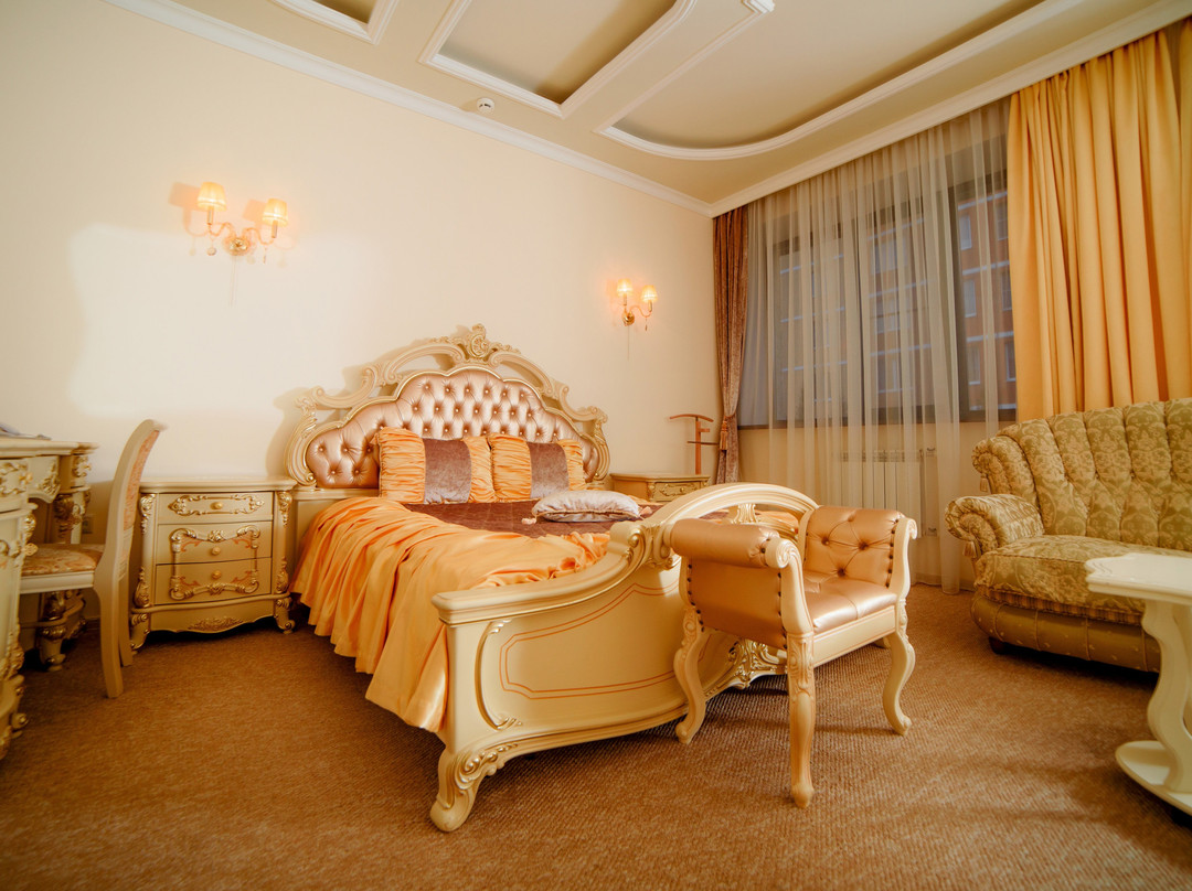 Versailles Hotel主图