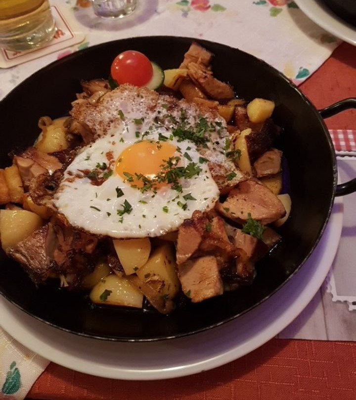 Unterwossen餐馆和美食-Das Poststuberl
