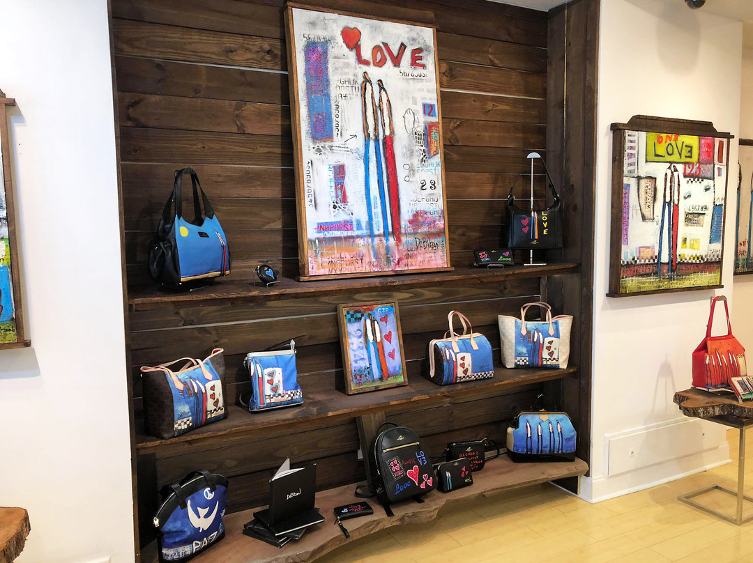 DeBilzan Gallery-德拉海滩必去景点