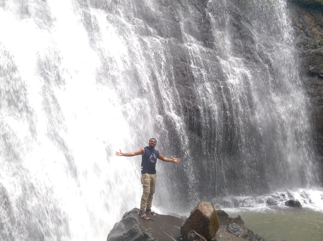 Vihigaon Waterfall景点图片