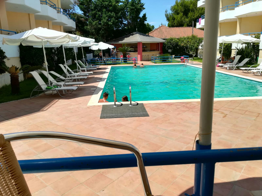 Adonis Hotel & Apartments主图