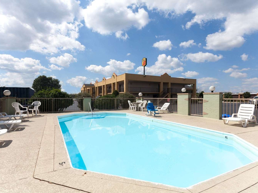 Super 8 by Wyndham Clarksville Northeast主图