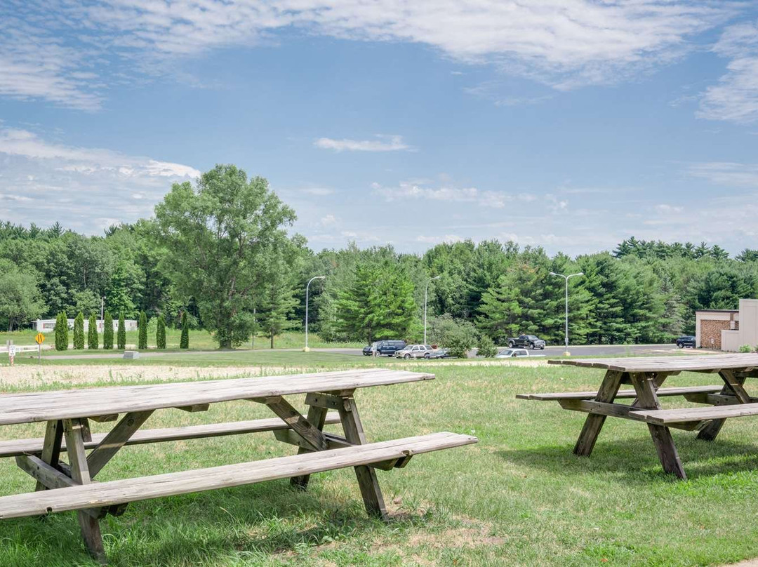 托玛速8酒店主图