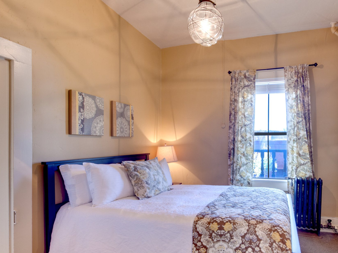 The Truckee Hotel主图