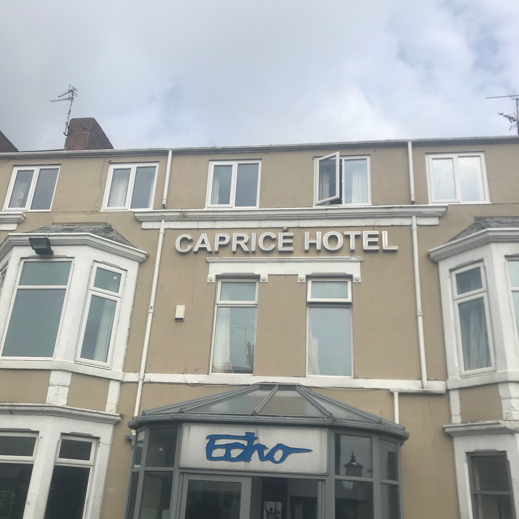 Caprice Hotel-官方