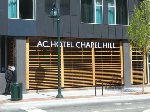 教堂山市区AC酒店主图