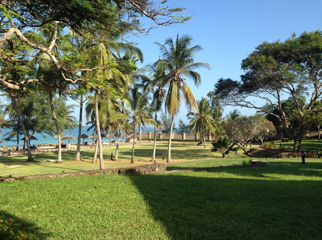 Ledger Plaza Bahari Beach Hotel主图