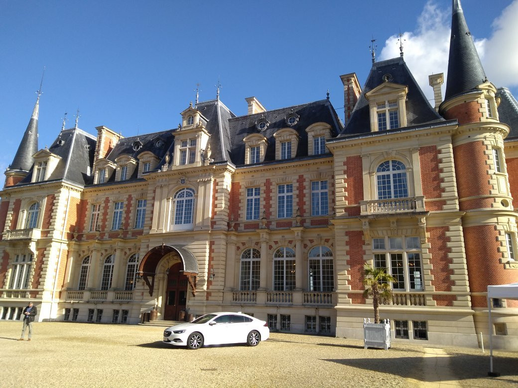 Campus Serge Kampf Les Fontaines主图