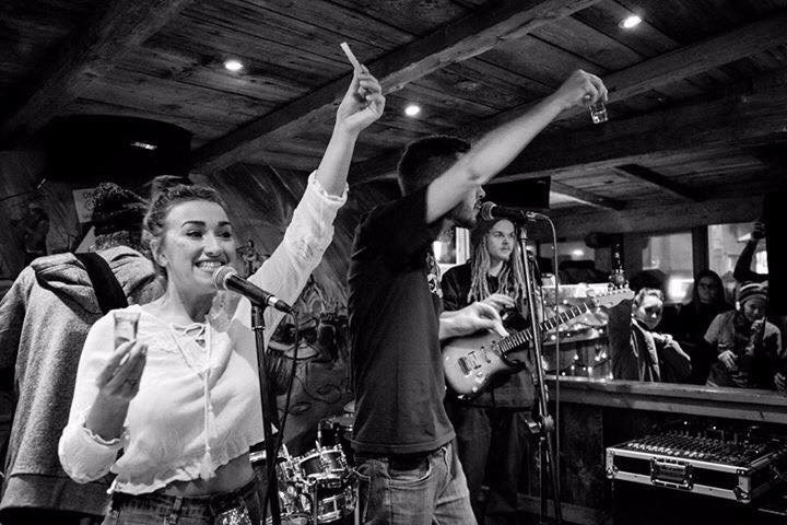 The Cave-尼德豪必去景点