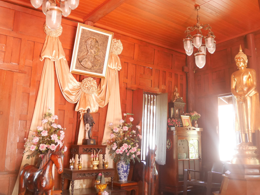 Wat Phummarin Kudi Thong-夜功必去景点