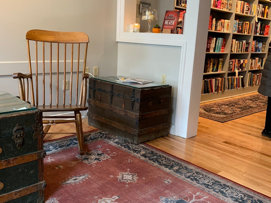 Shipwrecked News, Books, Cafe