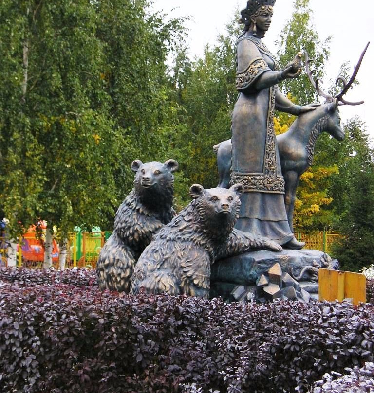 Sculpture The Mistress of the Copper Mountain景点图片