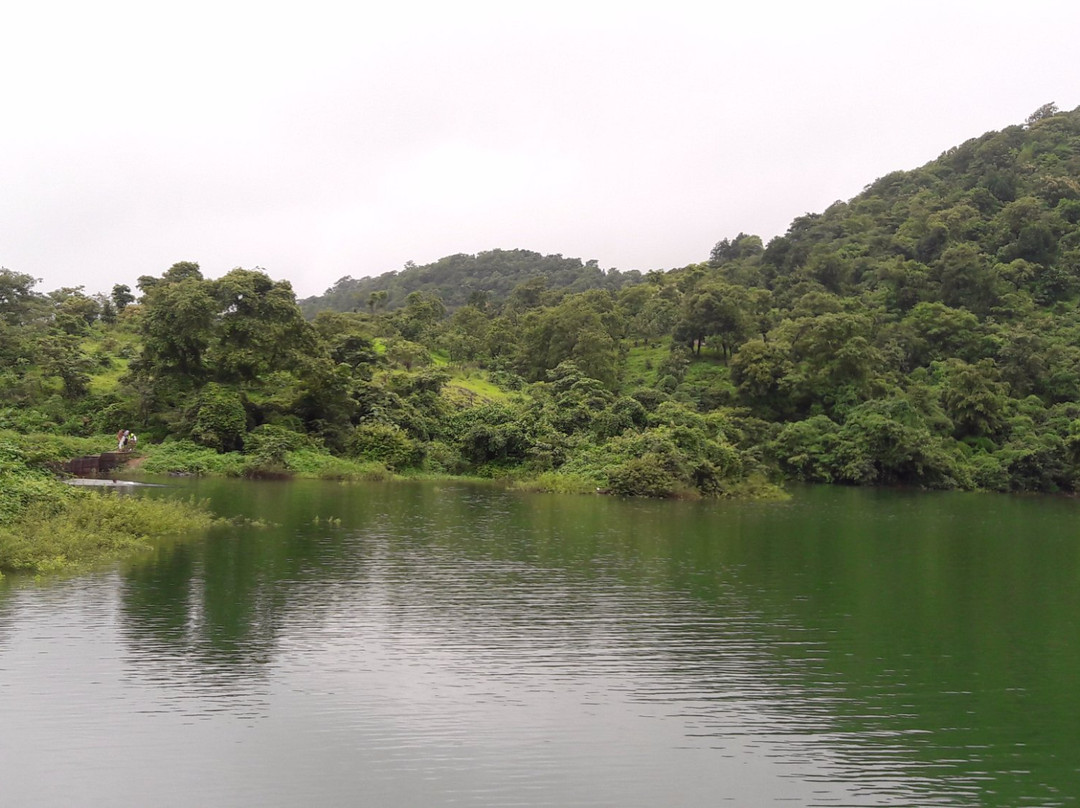 Pelhar Lake景点图片