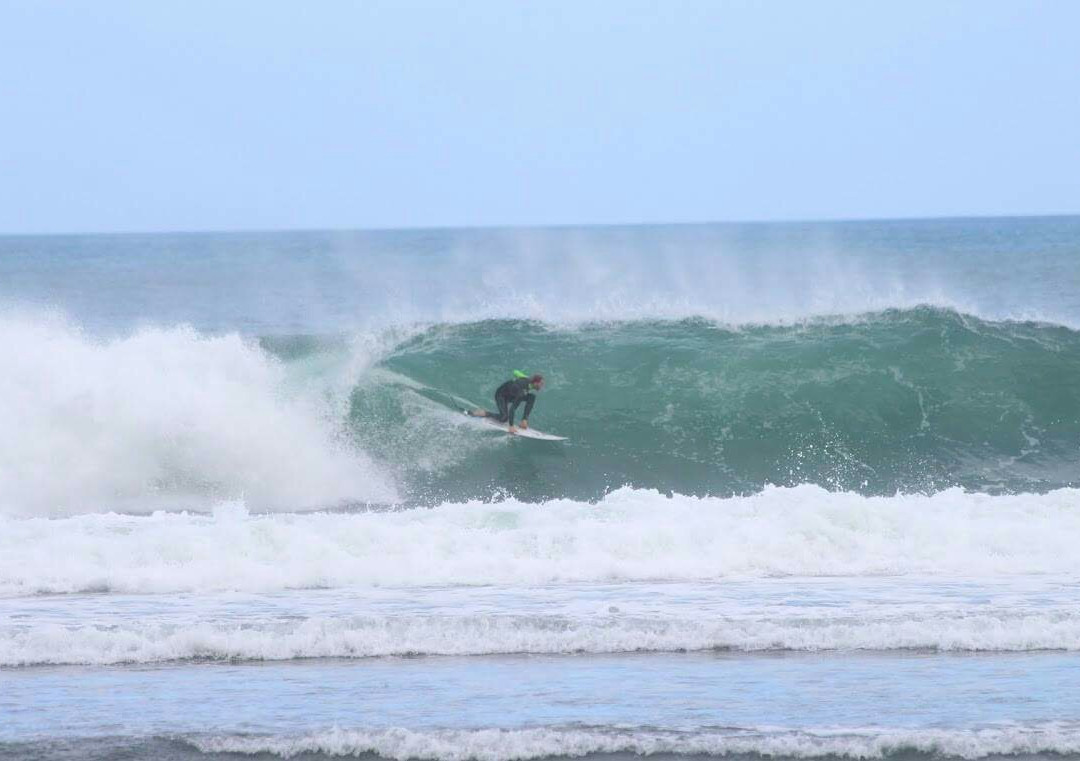 Piha Surf School-皮哈海滩必去景点