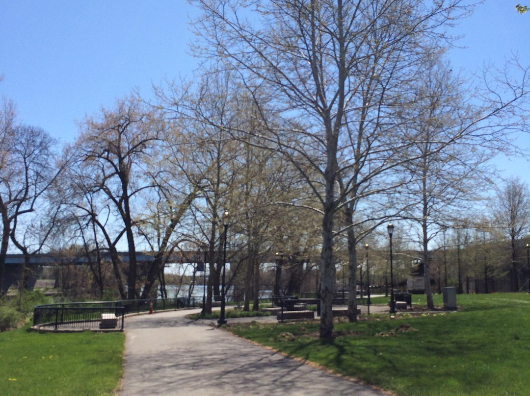 Mortensen Riverfront Plaza-哈特福德必去景点