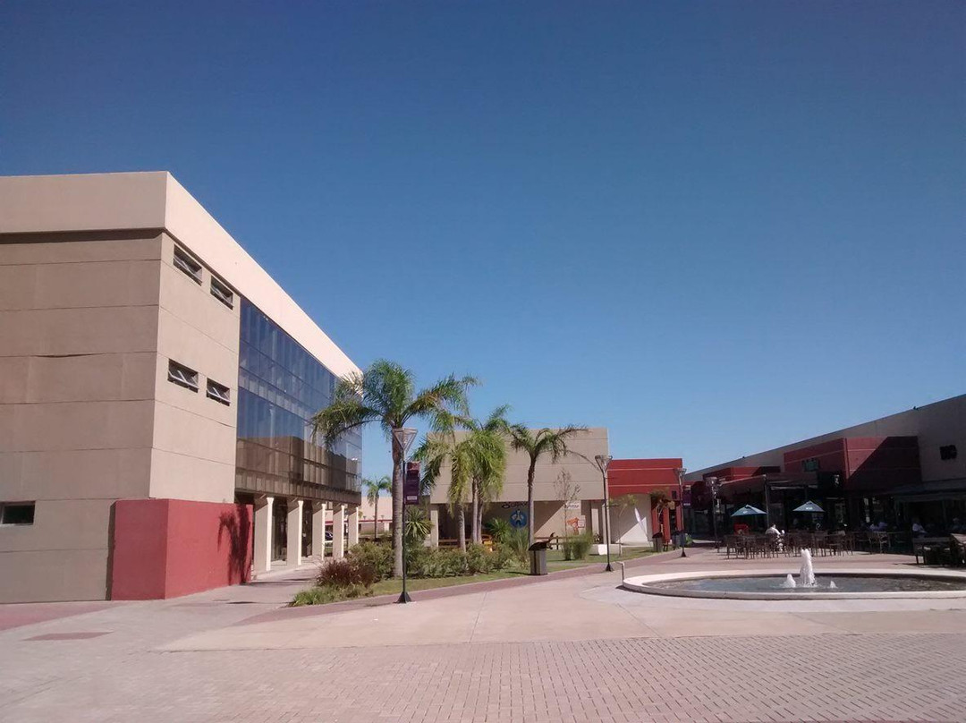 Fisherton Plaza Chic Mall景点图片
