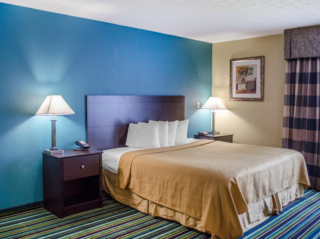 Seville酒店住宿-品质套房酒店