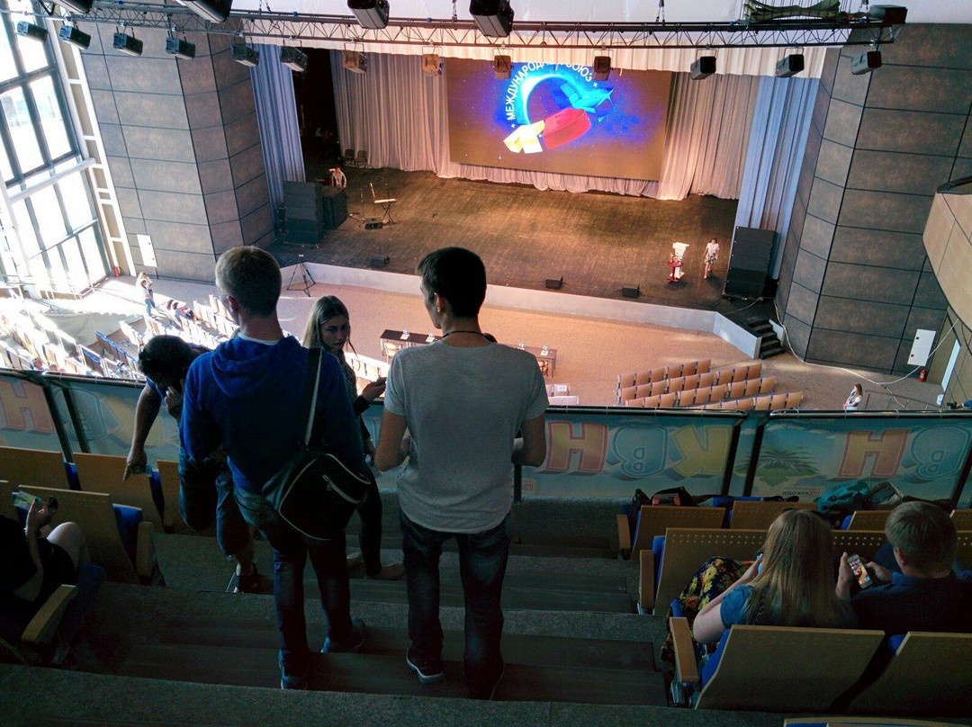 Variety Theater Yantar Hall景点图片