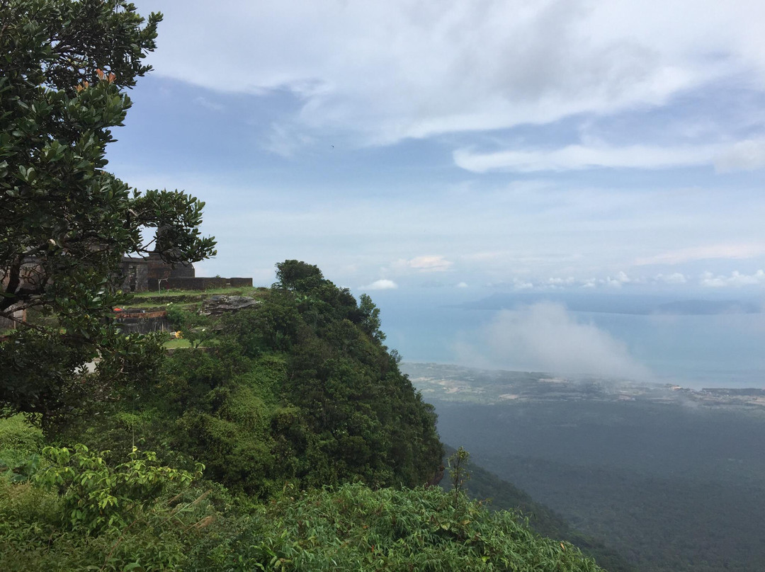 Wat Sampov Pram-贡布必去景点