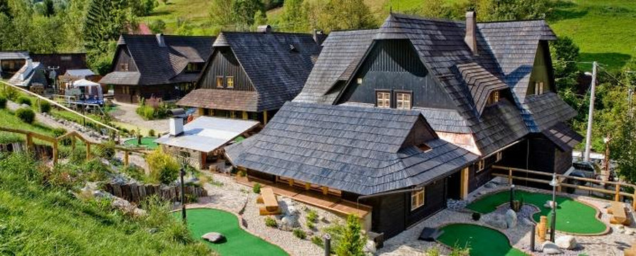 Oravska Lesna酒店住宿-Wellness Rezort Jánošíkov Dvor