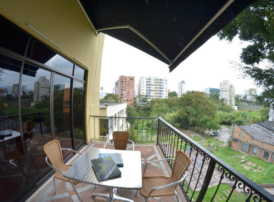 Hotel Pinares Plaza主图