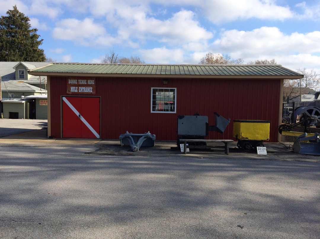 Bonne Terre Mine Tours - West End Diving景点图片