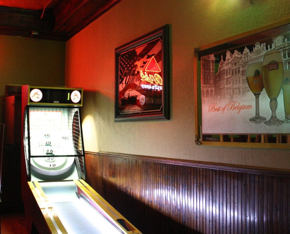 The Stones Throw-鲍灵格林必去景点