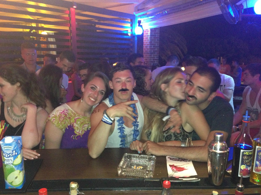 Drunken Duncan's Cocktail Factory-扎金索斯州必去景点