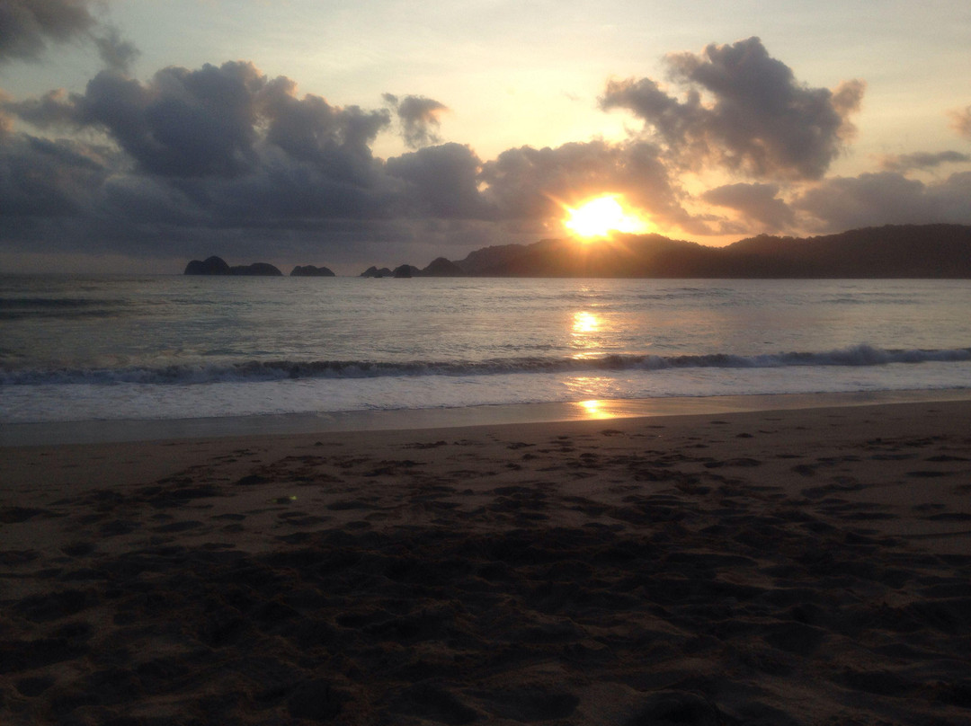 Pantai Pulau Merah-巴纽旺宣必去景点