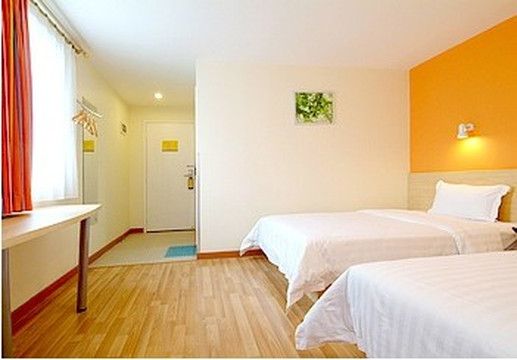 7天酒店（长沙五一广场袁家岭地铁站店）主图