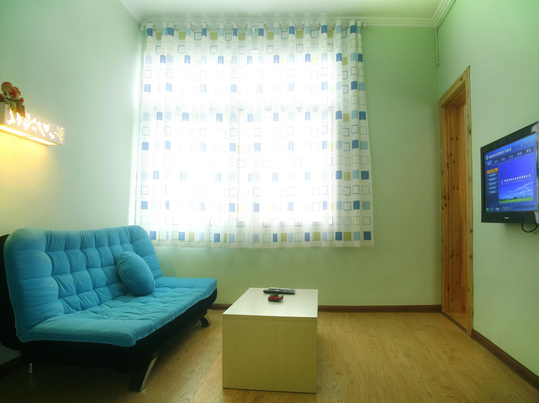 凤凰等你来主题客栈观景店主图