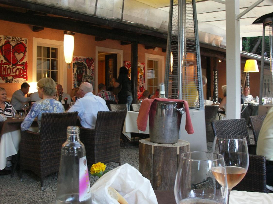 坎诺比奥餐馆和美食-Osteria Vino Divino