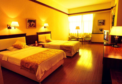 群康天雨大酒店主图