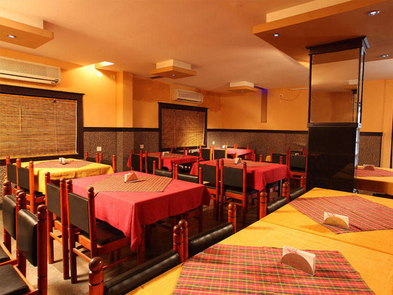 Giri Nagar酒店住宿-Manakkil Hotel